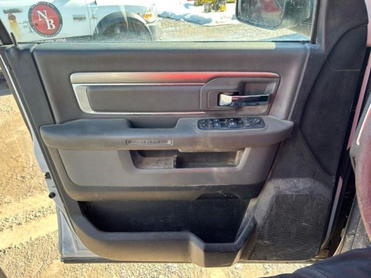 2018-dodge-2500-image-16