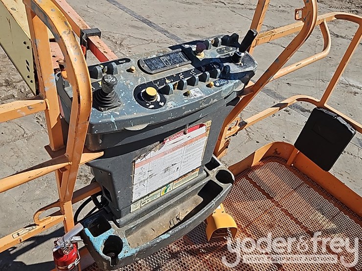 2016-jlg-800s-image-18