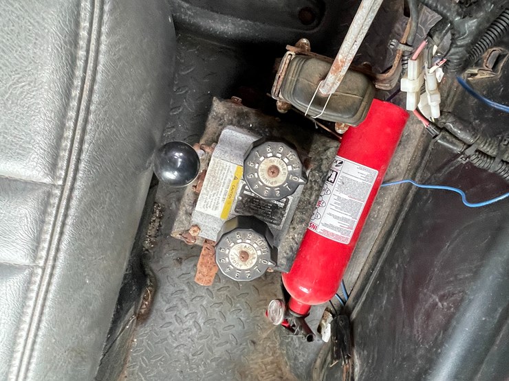 #2015-•-2009-chevy-c7500-single-axle-dump-truck-(has-wi-title)-image-50