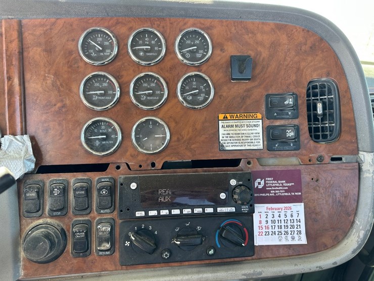 2008-peterbilt-365-image-13