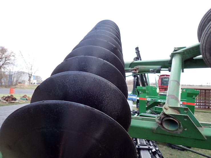 john-deere-220-image-11