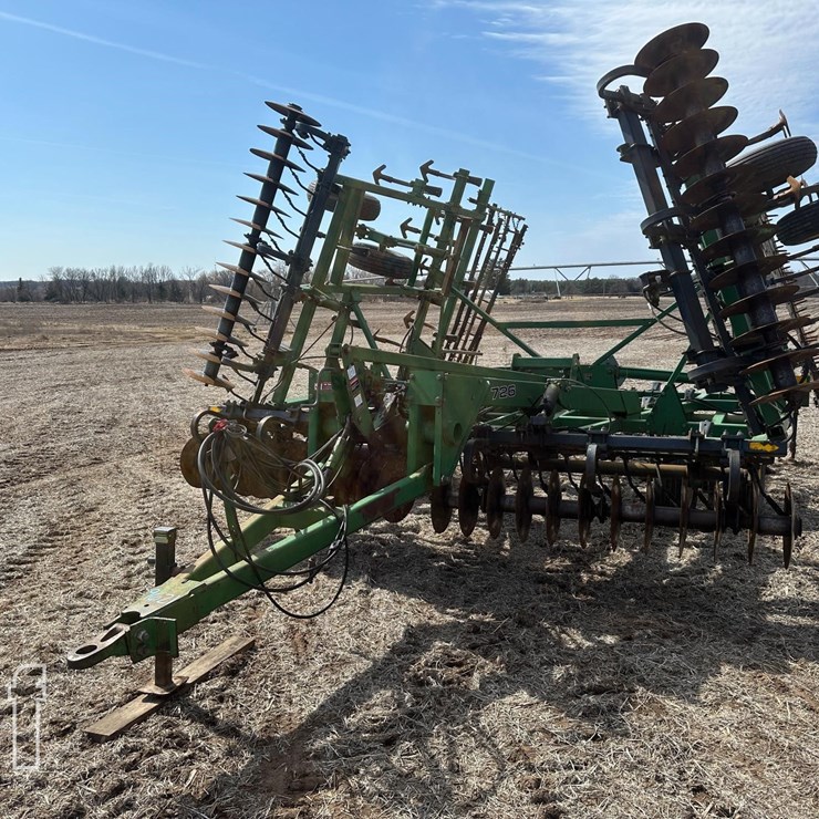 JOHN DEERE 726