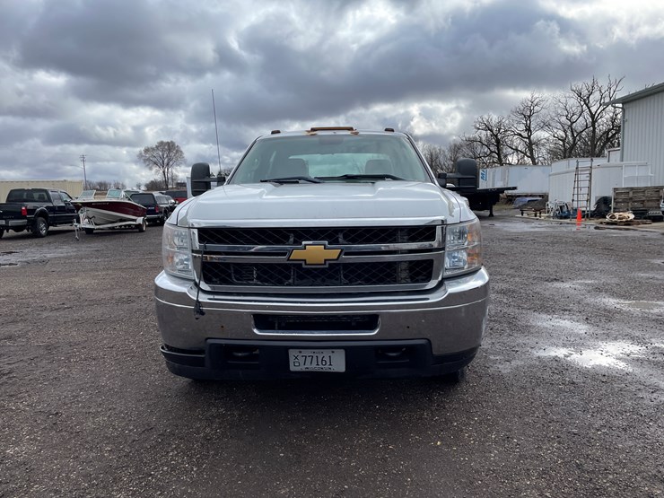 2012-chevrolet-3500-image-2