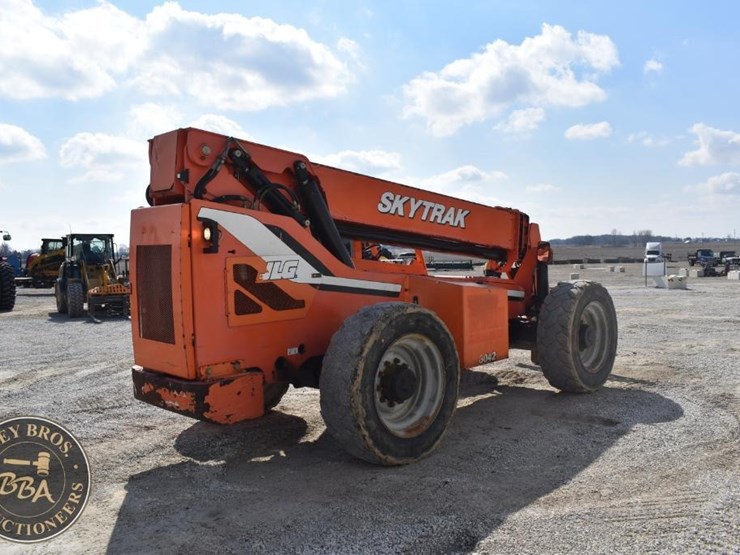 2015-sky-trak-8042-image-18