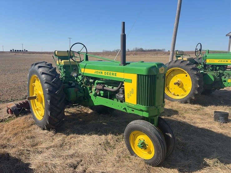 1957-john-deere-520-image-2