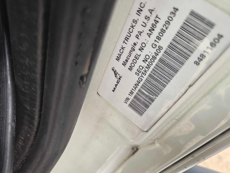 2019-mack-anthem-64t-image-8