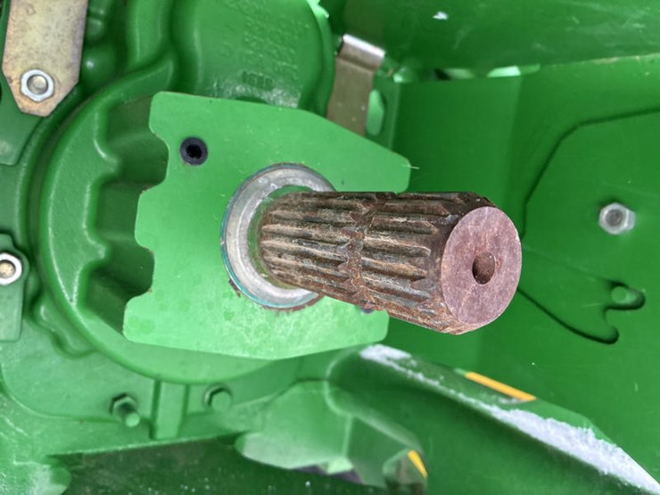 2011-john-deere-8335r-image-24