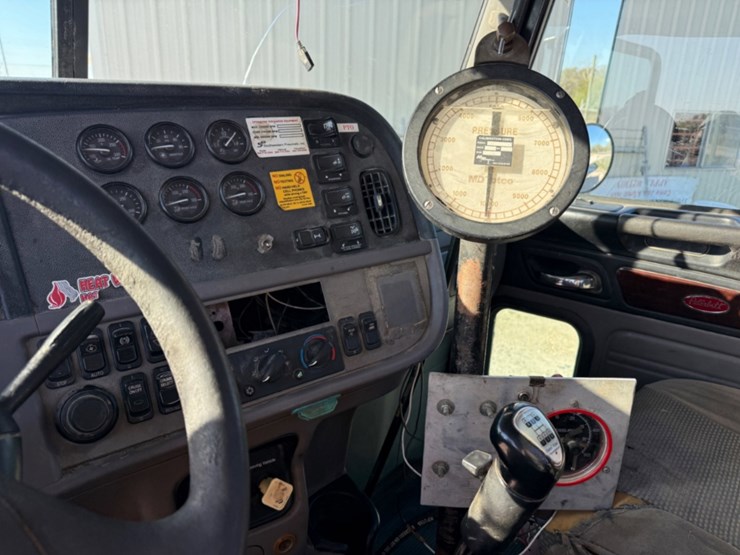 2013-peterbilt-367-image-10