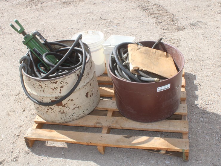 #3004-•-pallet-of-assorted-hydraulic-hoses,-cylinder,-and-misc.-parts-image-8