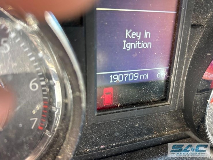 2016-chrysler-town-&-country-image-9