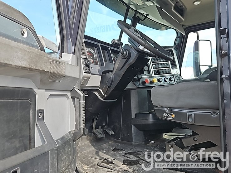 2020-mack-mack-anthem-t64-6x4-truck-tractor,-day-cab,-mp-7-425hp-diesel-engine,-automatic-m-drive-transmission-image-34