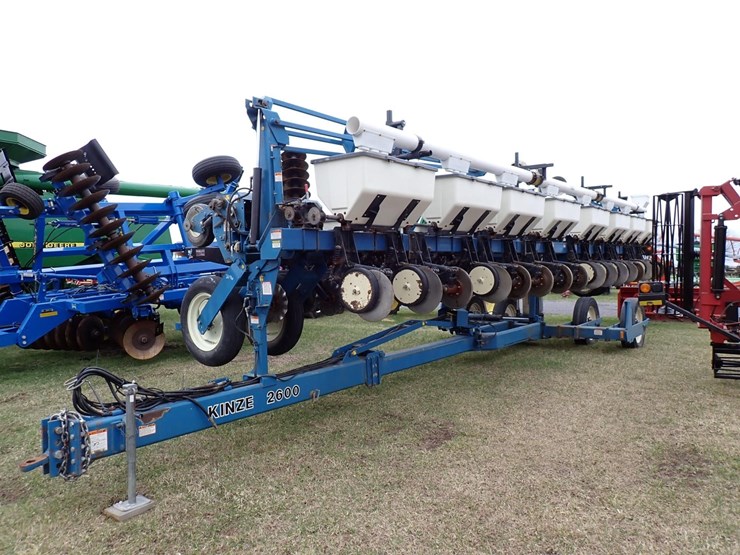 kinze-2600-image-1