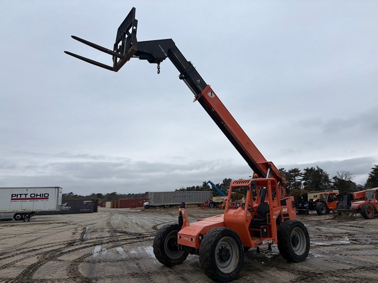 2017-sky-trak-6042-image-3