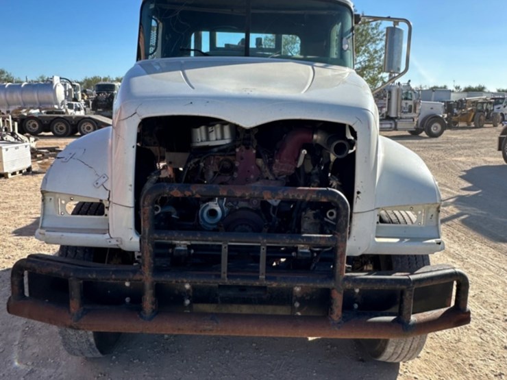 2012-mack-granite-gu713-image-2