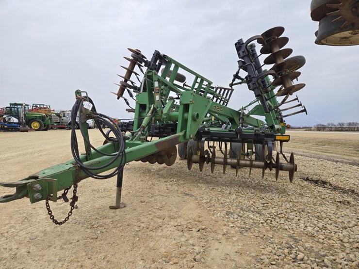 john-deere-726-image-2