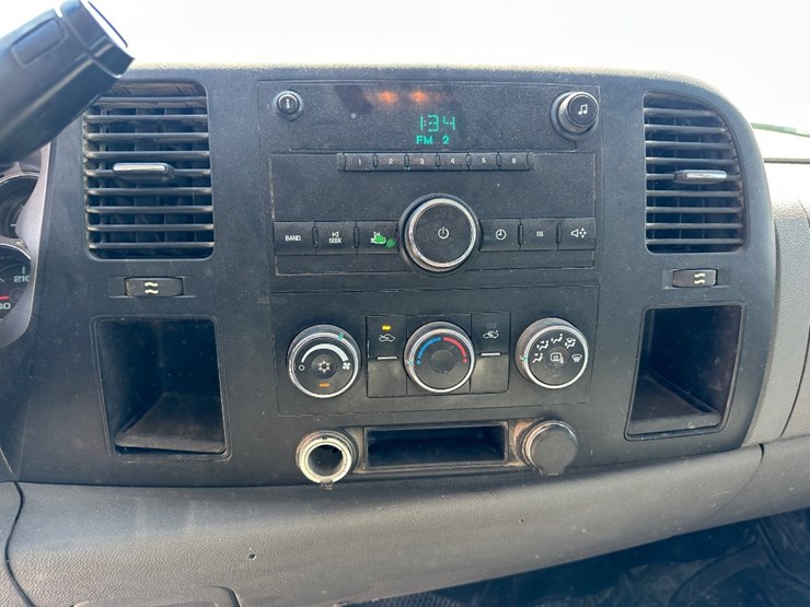 2010-chevrolet-silverado-2500hd-image-11