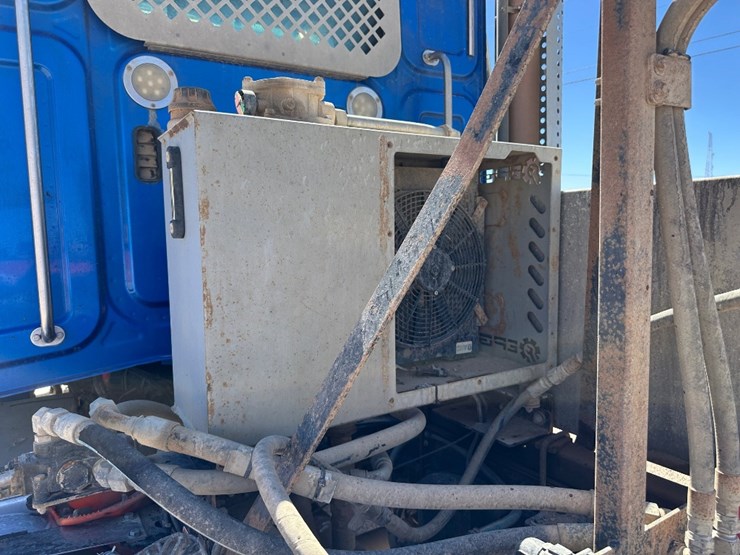 2020-western-star-4900-image-10