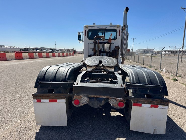 2008-peterbilt-365-image-7