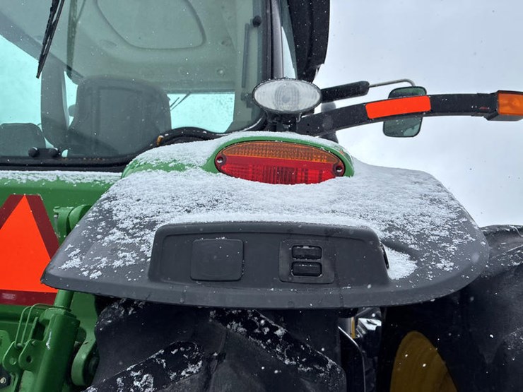 2011-john-deere-8335r-image-19