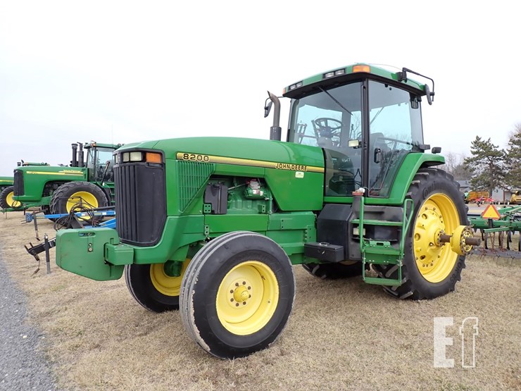 john-deere-8200-image-1