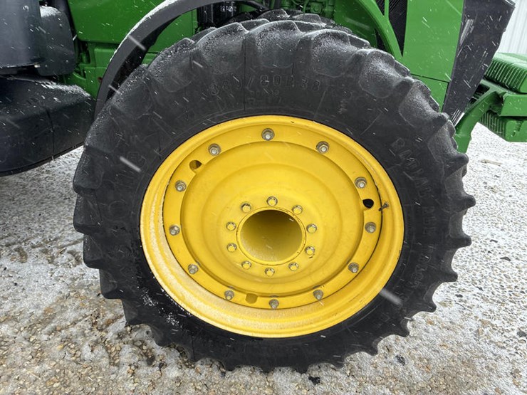 2011-john-deere-8335r-image-42