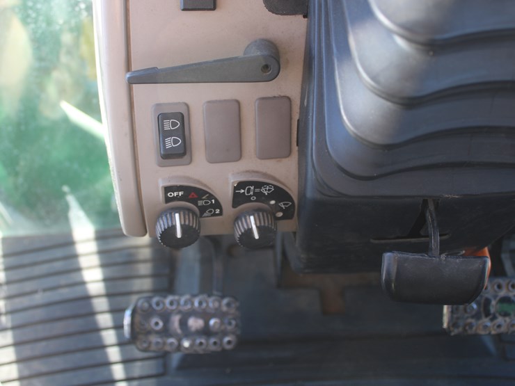 2011-john-deere-6115d-image-59