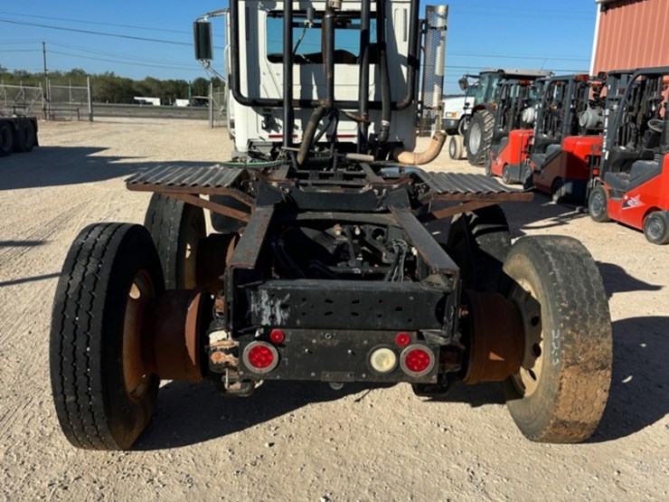 2012-mack-granite-gu713-image-6