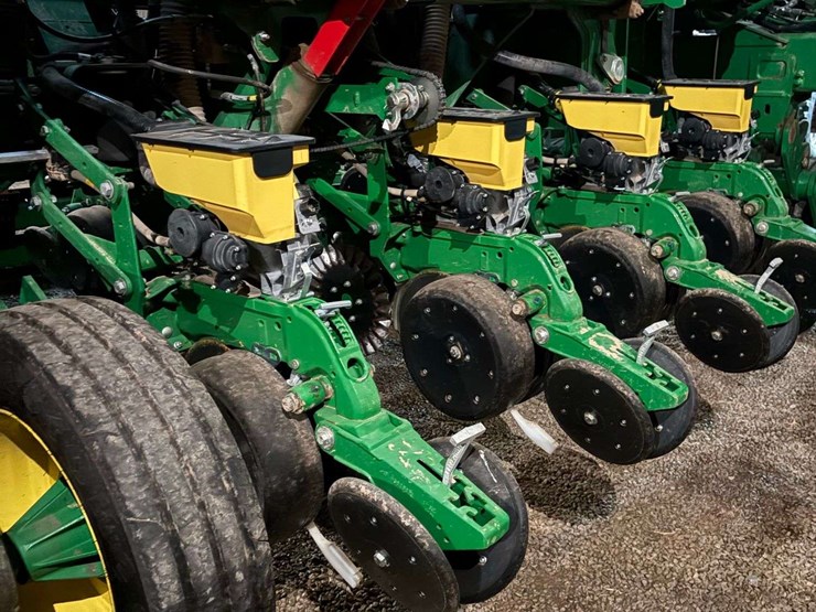 2021-john-deere-2630-image-6