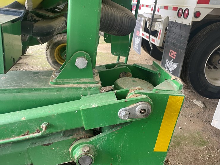john-deere-1725-image-6