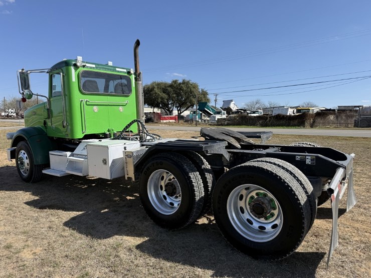 2020-peterbilt-367-image-7