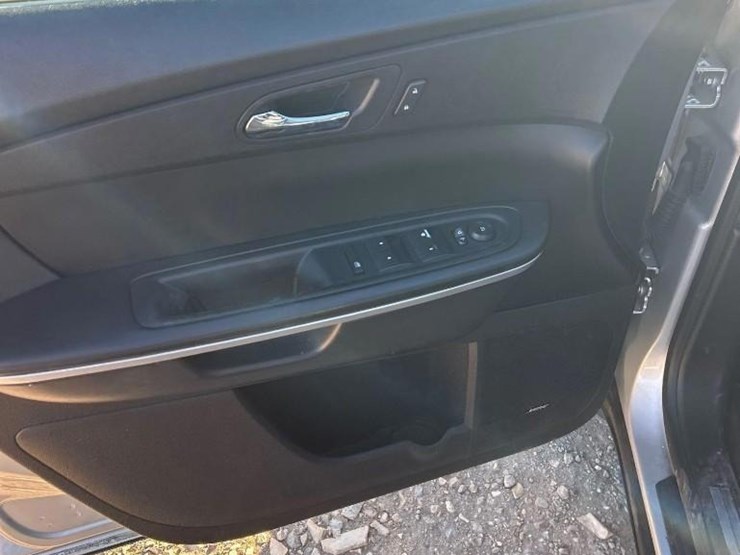 2012-gmc-acadia-slt-image-17