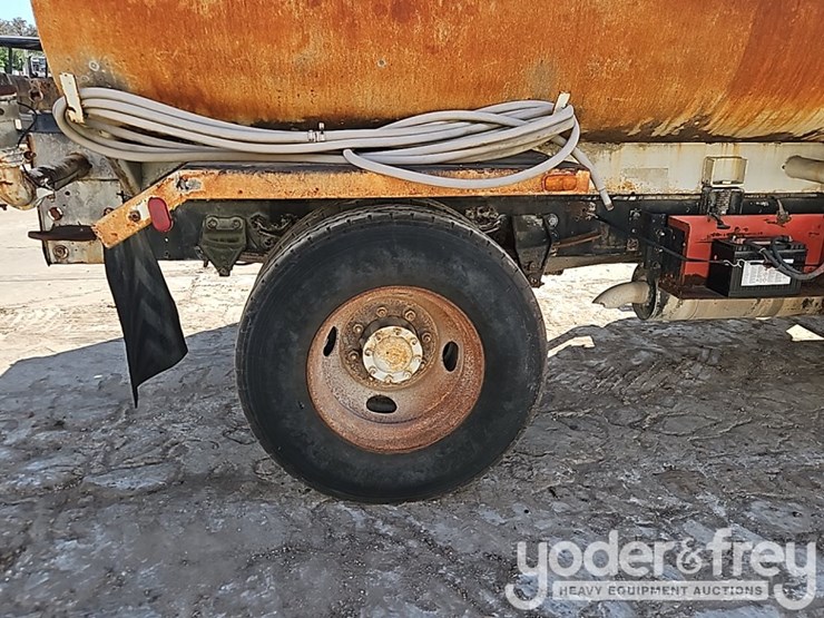 1995-ford-l8000-image-8