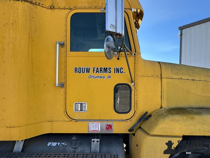 1996-freightliner-fld120-image-19