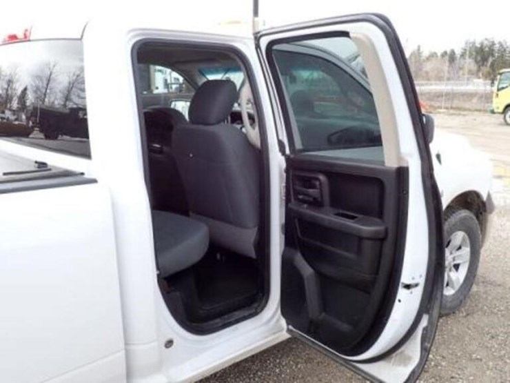 2013-dodge-ram-1500-image-32