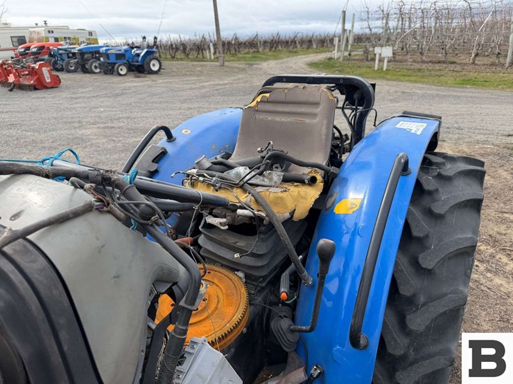 new-holland-tractor---parts-image-8