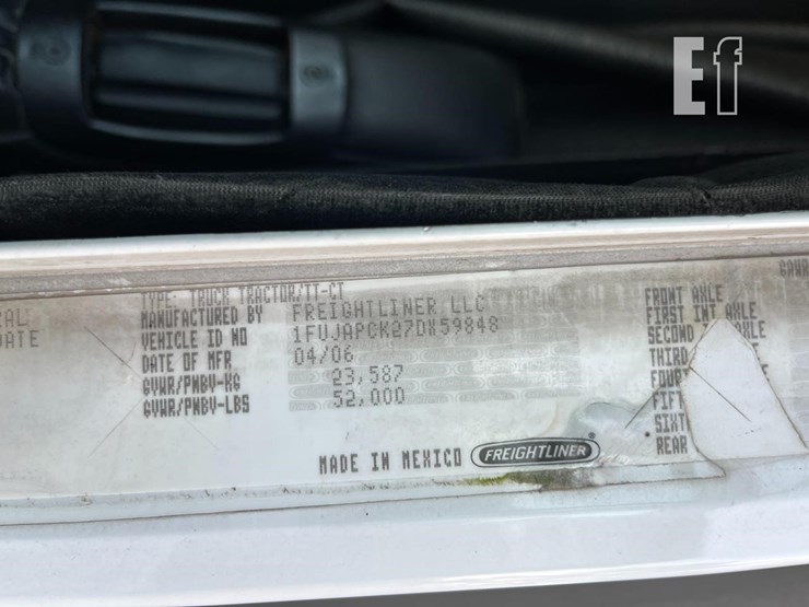 2007-freightliner-fld132-classic-xl-image-7