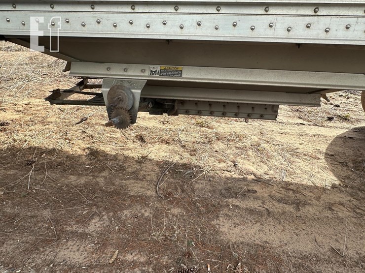 2015-wilson-grain-trailer-image-11