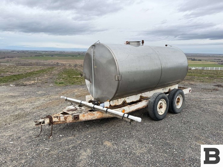 chemigation-trailer-w/-custom-applicator-image-1