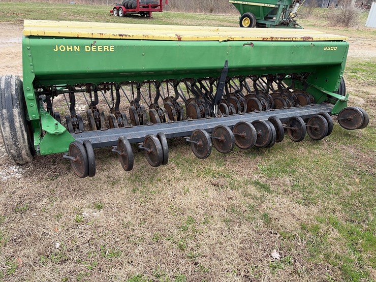 john-deere-8300-image-2