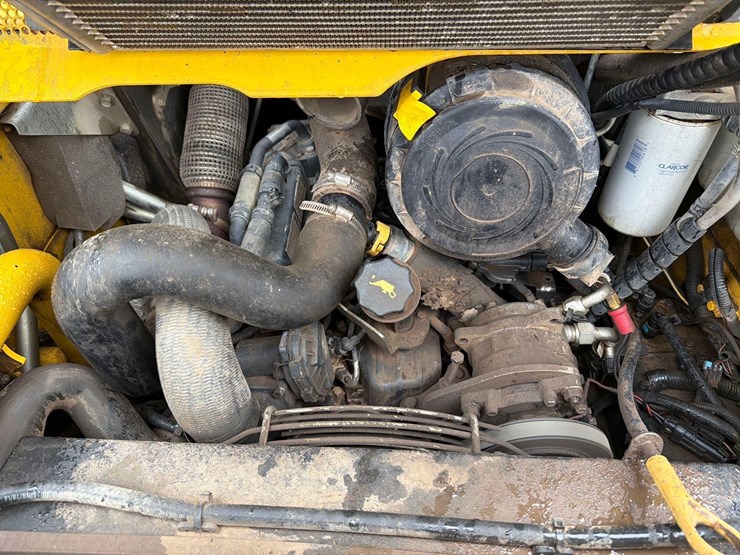 2019-new-holland-c237-image-16