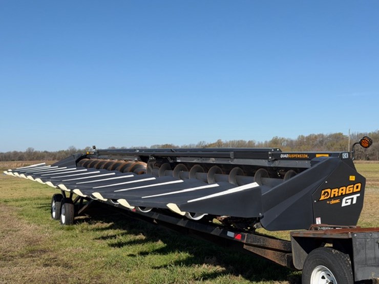 #2641-•-2025-drago-12-40-12-row-corn-header-image-1