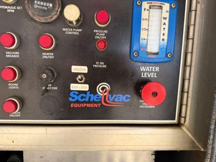 2017-peterbilt-567-image-53