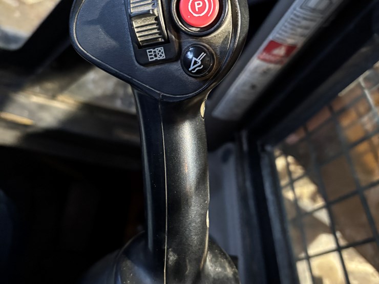 2012-case-sv300-image-35