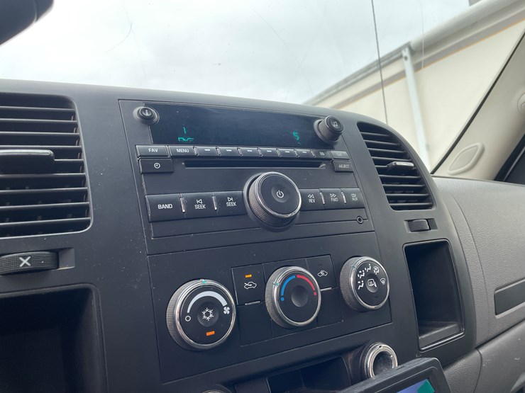 2012-chevrolet-2500hd-image-30