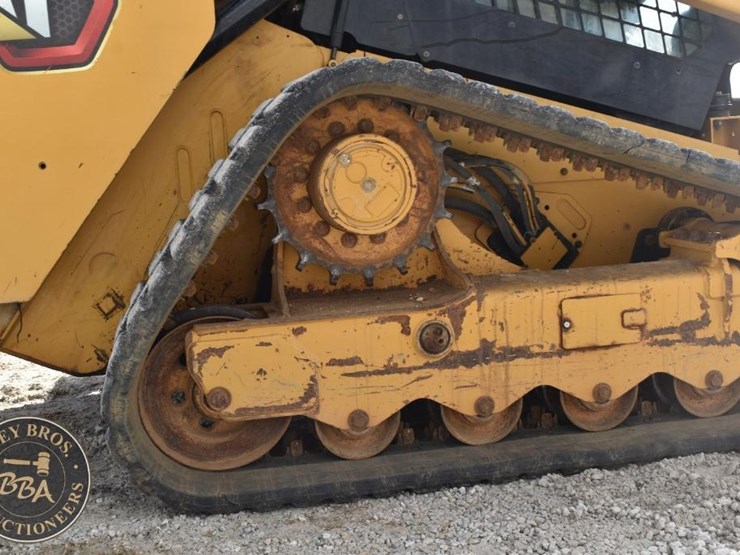 2020-caterpillar-299d3-image-45