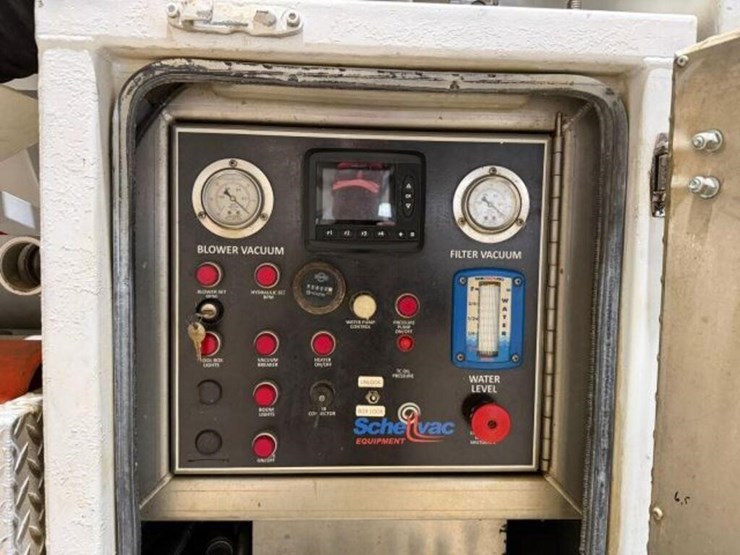 2017-peterbilt-567-image-47