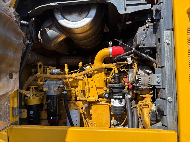 2018-deere-524k-image-15