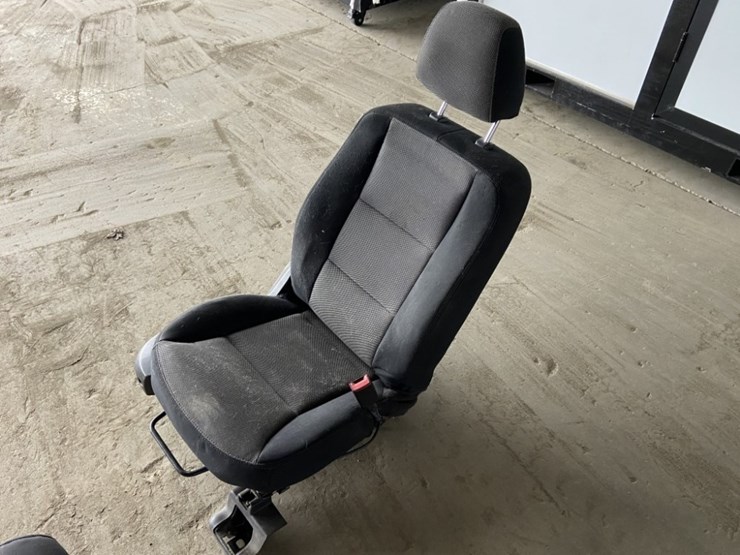 2015-ford-explorer-image-10