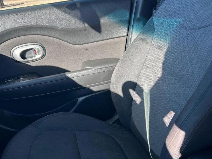 2019-kia-soul-4dr-hatchback-image-17