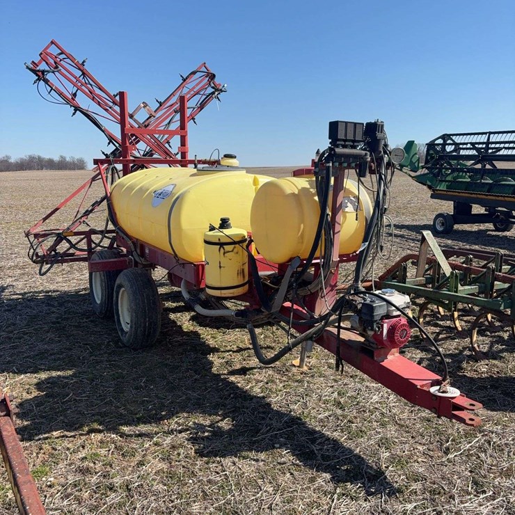 Hardi Sprayer, Tandem Axle, with Honda GX 160 engine, has a control box, runs off speed and pressure, 500-gallon tank, 45ft